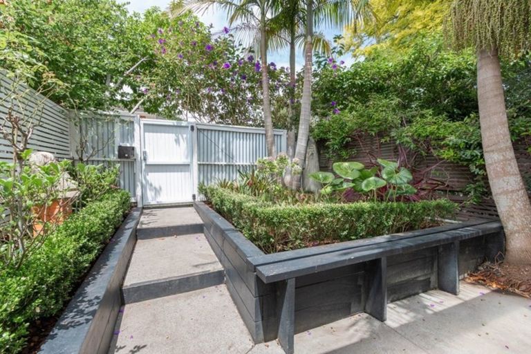 Photo of property in 2/1 Saratoga Avenue, Herne Bay, Auckland, 1011