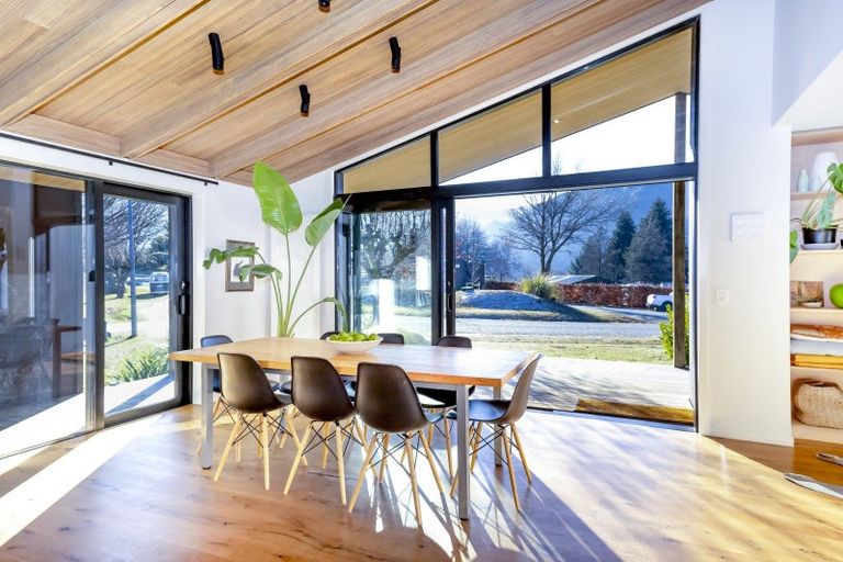 Photo of property in 10 Preston Drive, Arrowtown, 9302