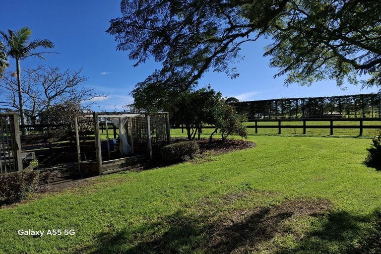 Photo of property in 469 Waitakere Road, Taupaki, Henderson, 0782