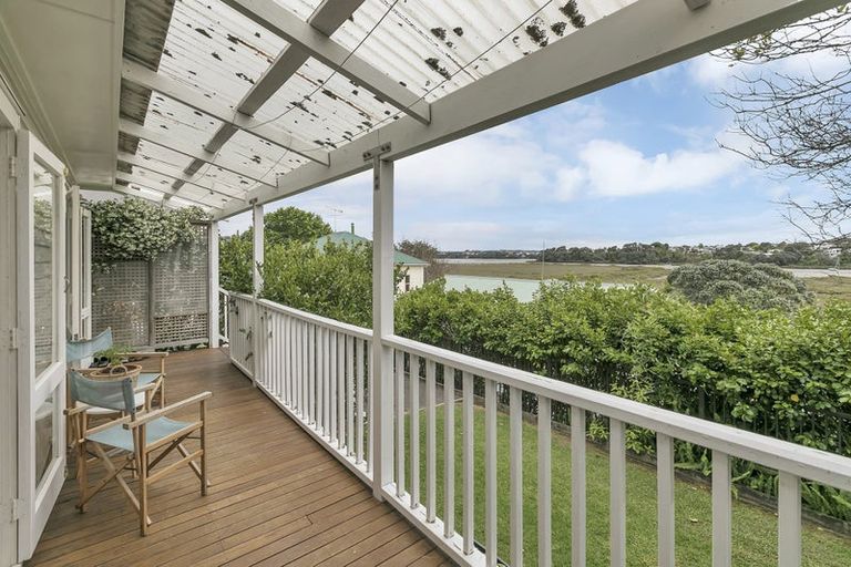 Photo of property in 16 Cowper Street, Devonport, Auckland, 0624