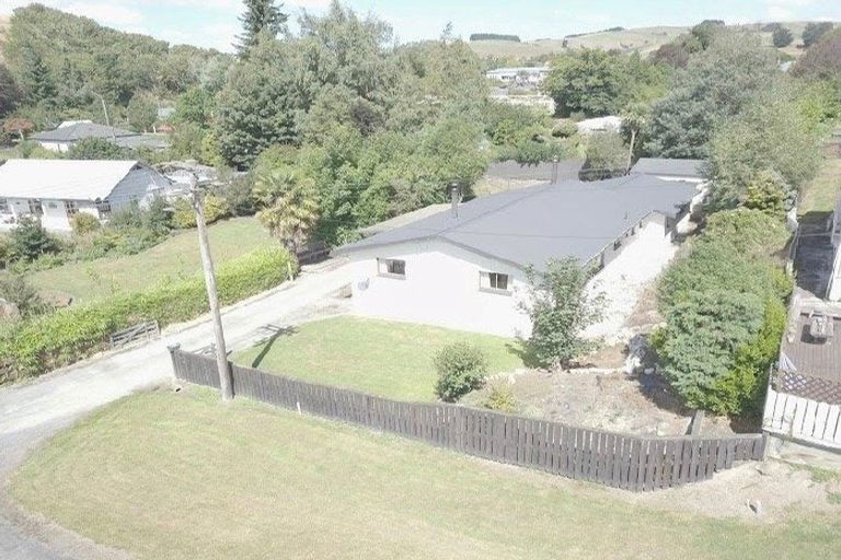 Photo of property in 10 Iona Street, Lawrence, 9532