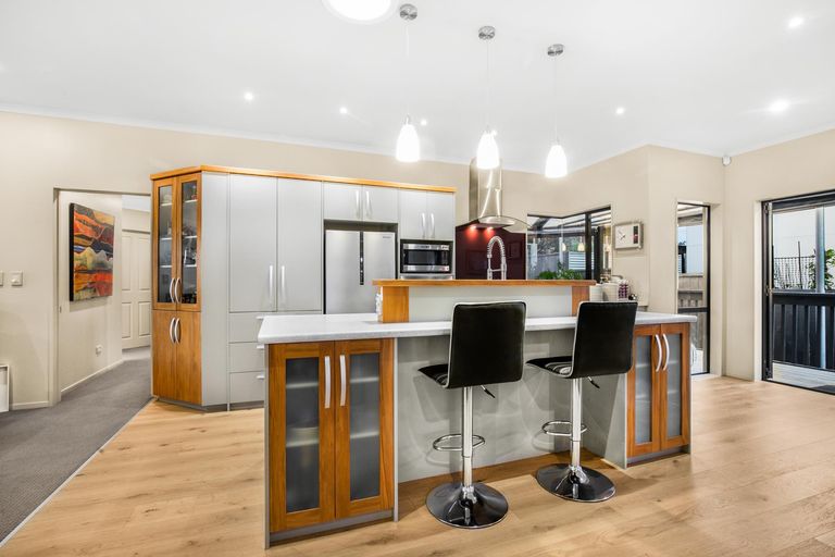 Photo of property in 2 Ellivani Rise, Pukekohe, 2120