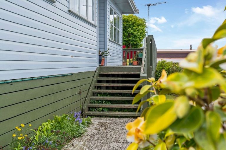 Photo of property in 16 Mcneil Street, Balclutha, 9230