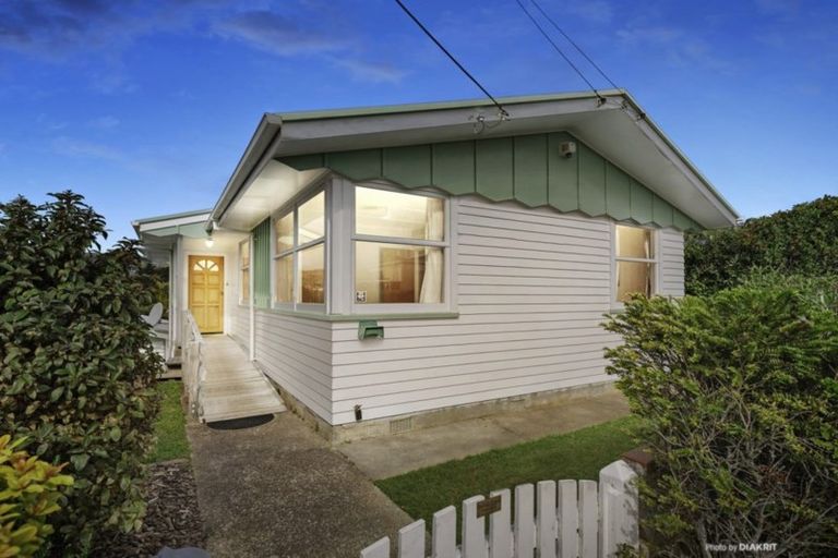 Photo of property in 8 Diane Grove, Paparangi, Wellington, 6037