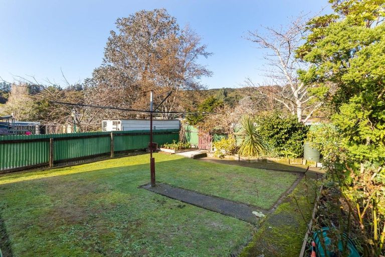 Photo of property in 15 Hay Street, Wainuiomata, Lower Hutt, 5014