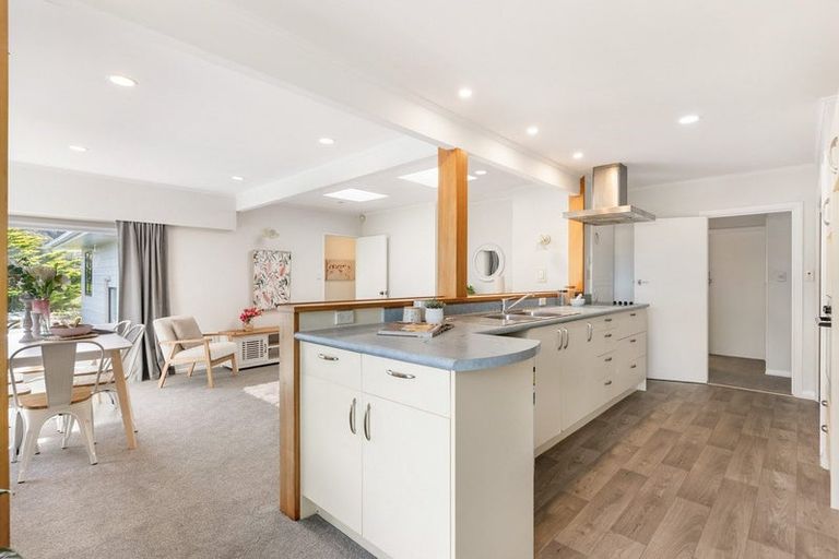 Photo of property in 30 Bassett Road, Johnsonville, Wellington, 6037