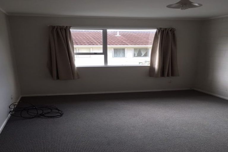 Photo of property in 24b Fitzpatrick Street, Newlands, Wellington, 6037