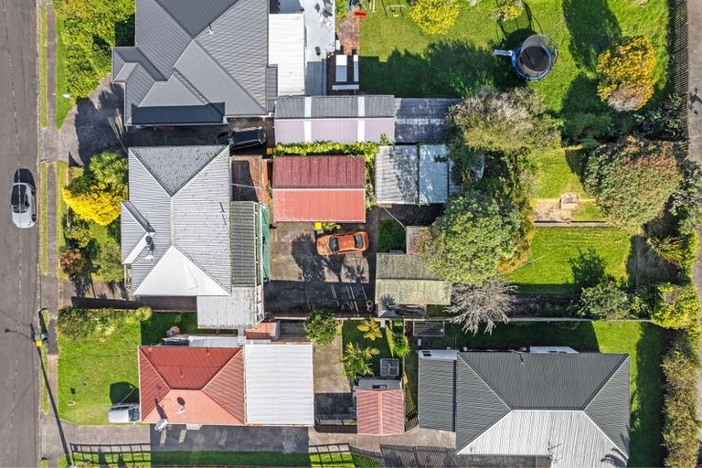 Photo of property in 9 Tiki Street, New Lynn, Auckland, 0600