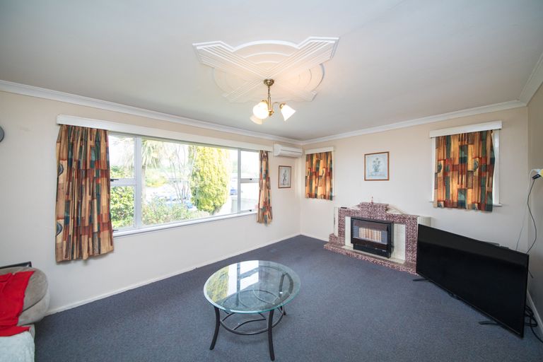 Photo of property in 23 Featherston Street, Takaro, Palmerston North, 4412