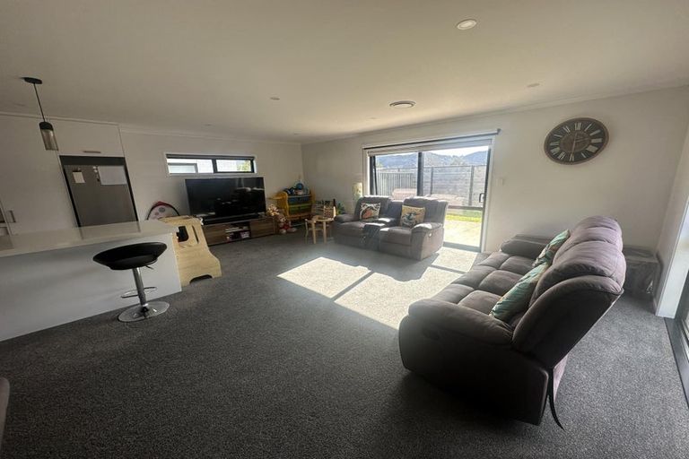 Photo of property in 34 Te Kaeaea Crescent, Wallaceville, Upper Hutt, 5018