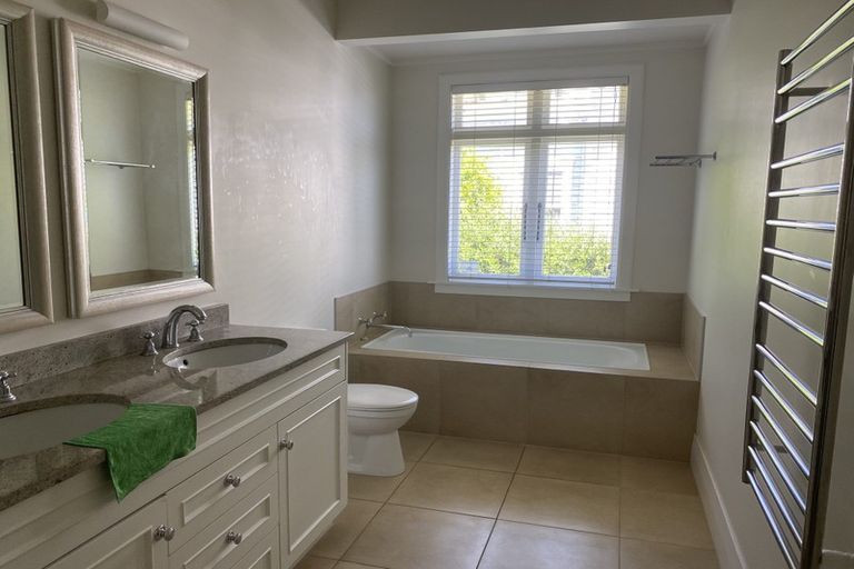 Photo of property in 34a Exmouth Road, Northcote, Auckland, 0627