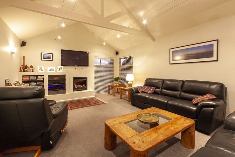 Photo of property in 37 Consort Close, Paraparaumu Beach, Paraparaumu, 5032
