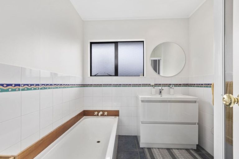 Photo of property in 2/7 Arran Road, Browns Bay, Auckland, 0630