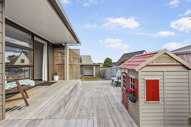 Photo of property in 4 Pinewood Grove, Botany Downs, Auckland, 2010