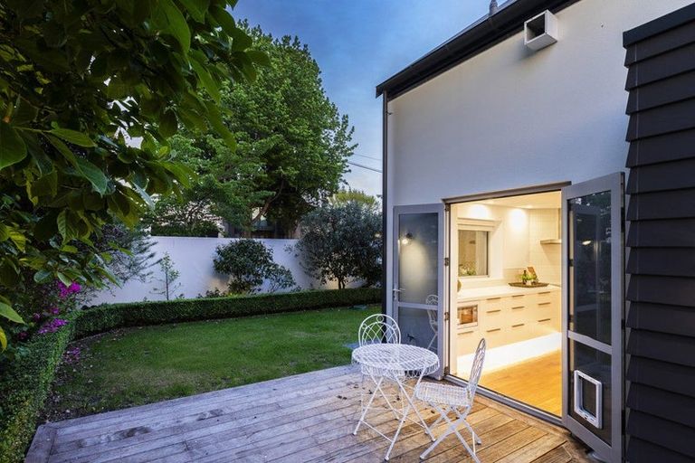 Photo of property in 17 Helmores Lane, Merivale, Christchurch, 8014