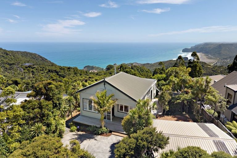 Photo of property in 41 Te Ahuahu Road, Piha, New Lynn, 0772