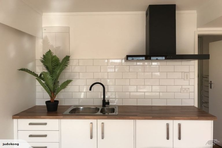 Photo of property in 5 Madison Place, Forrest Hill, Auckland, 0620