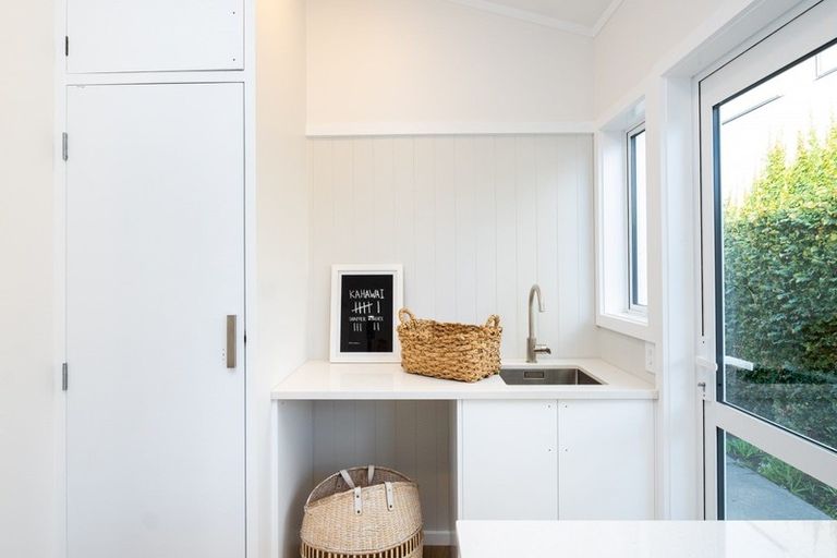 Photo of property in 24 Charles Street, Westshore, Napier, 4110