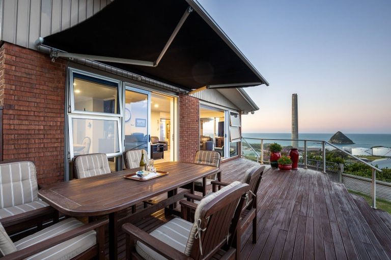 Photo of property in 19 Port View Crescent, Moturoa, New Plymouth, 4310