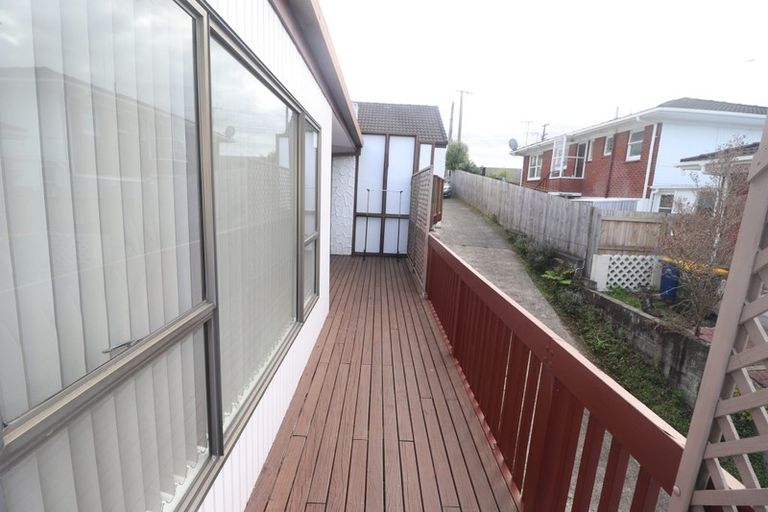 Photo of property in 2/177 Forrest Hill Road, Forrest Hill, Auckland, 0620