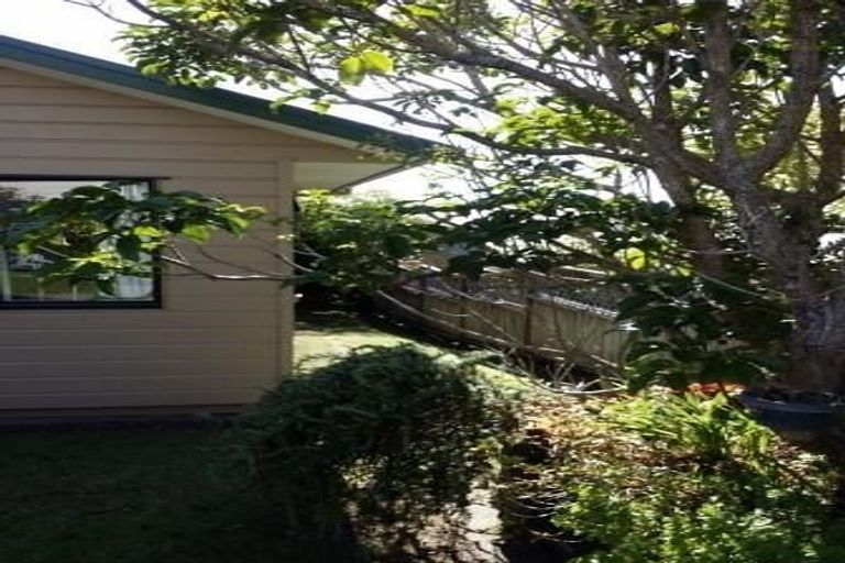 Photo of property in 14 Chablis Place, Henderson, Auckland, 0612