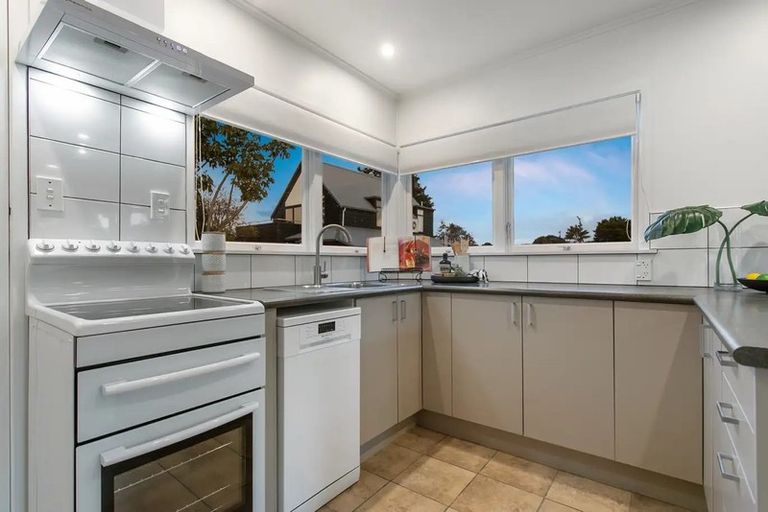 Photo of property in 1/22a Wolsley Avenue, Milford, Auckland, 0620