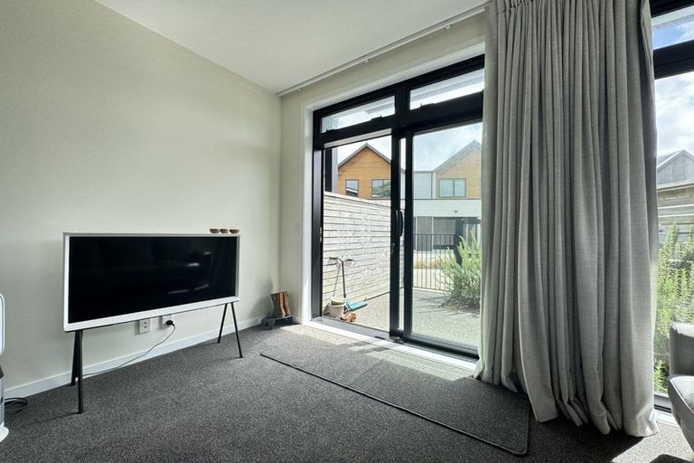 Photo of property in 1 Glen Evans Crescent, Fairfield, Lower Hutt, 5011