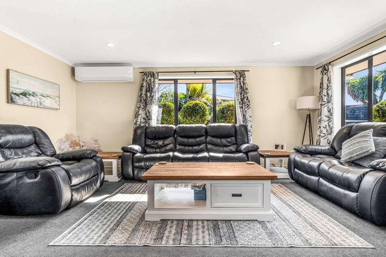 Photo of property in 12 Bella Villa Drive, Waiuku, 2123