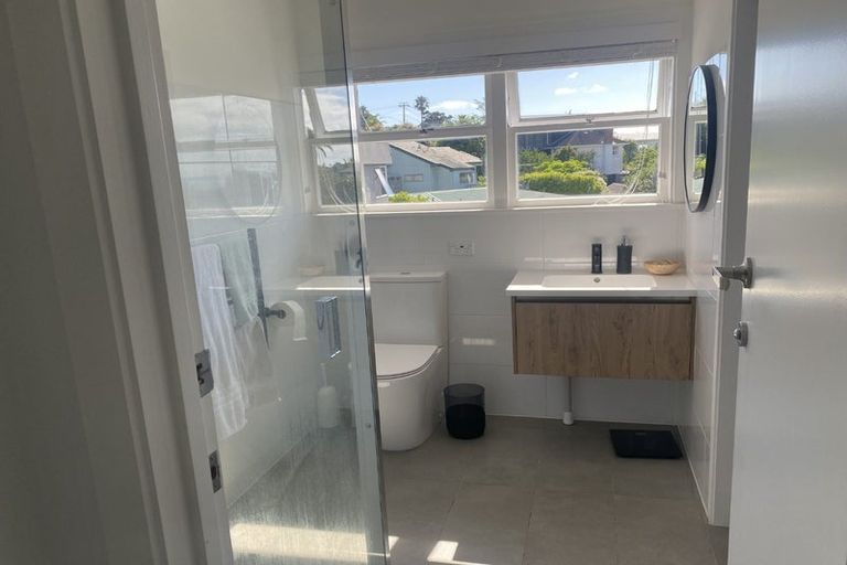 Photo of property in 1/30 Jellicoe Road, Murrays Bay, Auckland, 0630