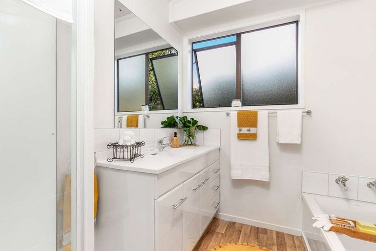 Photo of property in 87 Solar Road, Glen Eden, Auckland, 0602