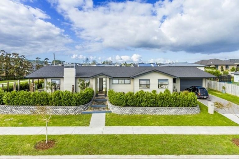 Photo of property in 1 Eric Farley Drive, Kumeu, 0810