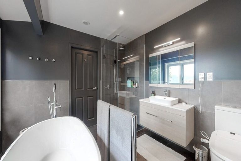 Photo of property in 141 Grafton Road, Roseneath, Wellington, 6011