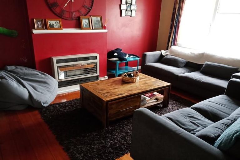 Photo of property in 73 Whites Line East, Waiwhetu, Lower Hutt, 5010