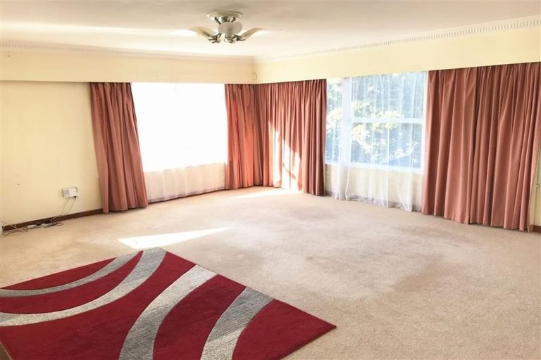 Photo of property in 2/71 Onewa Road, Northcote, Auckland, 0627