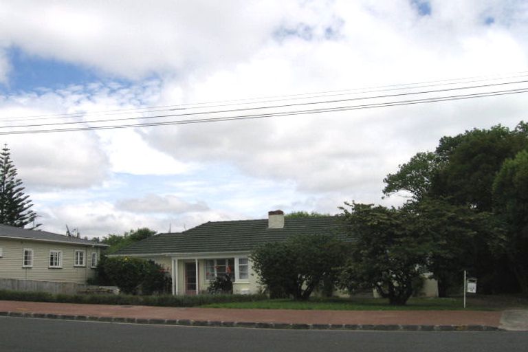 Photo of property in 24 Pasadena Avenue, Point Chevalier, Auckland, 1022