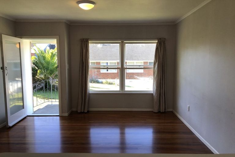 Photo of property in 2/32 Alamein Avenue, Belmont, Auckland, 0622