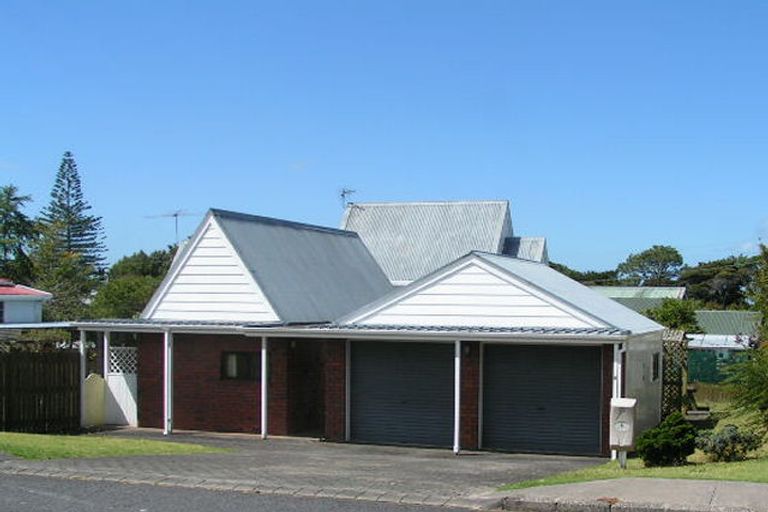 Photo of property in 6 Fairfax Avenue, Northcote, Auckland, 0627