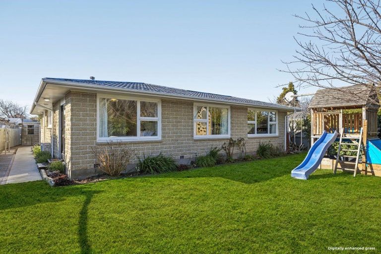 Photo of property in 11 Weston Place, Rangiora, 7400