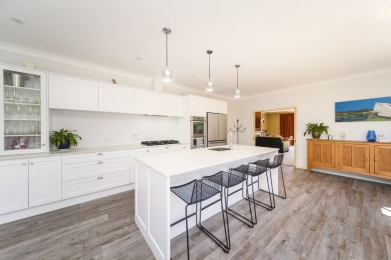 Photo of property in 8 Kowhai Avenue, Takaro, Palmerston North, 4410