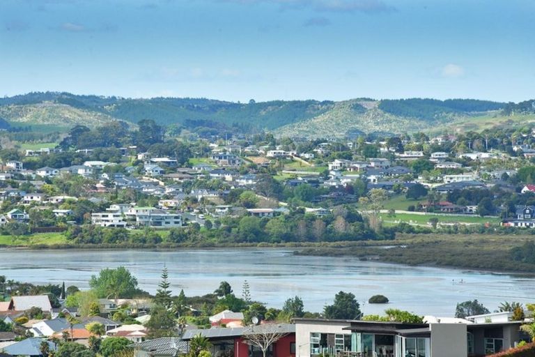 Photo of property in 18 Montcalm Close, Orewa, 0931