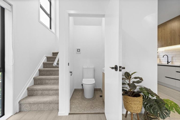 Photo of property in 2a Mcquoid Place, Glenfield, Auckland, 0629