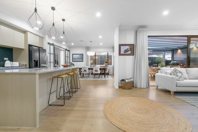 Photo of property in 6 Papa Orchard Drive, Kumeu, 0810