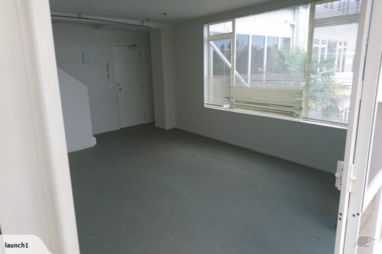 Photo of property in 9/15 Clearwater Cove, West Harbour, Auckland, 0618