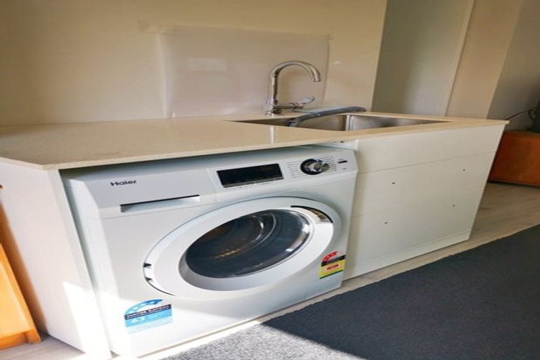 Photo of property in 9 Claresholm Place, Mangere Bridge, Auckland, 2022