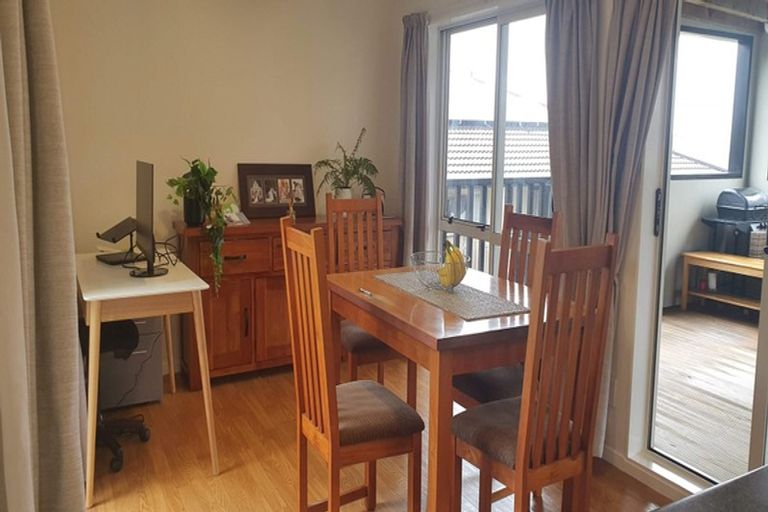 Photo of property in 81a Percy Kinsman Crescent, Riverstone Terraces, Upper Hutt, 5018