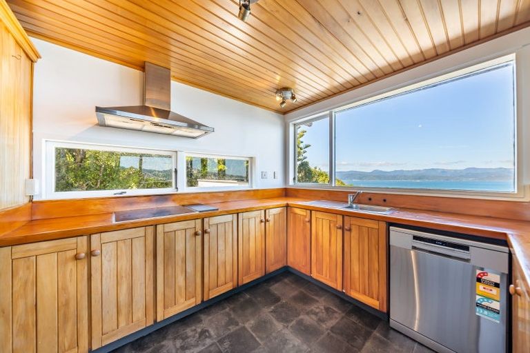 Photo of property in 16 Shalimar Crescent, Khandallah, Wellington, 6035