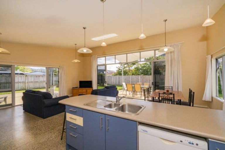 Photo of property in 15 Pacific Place, Whitianga, 3510