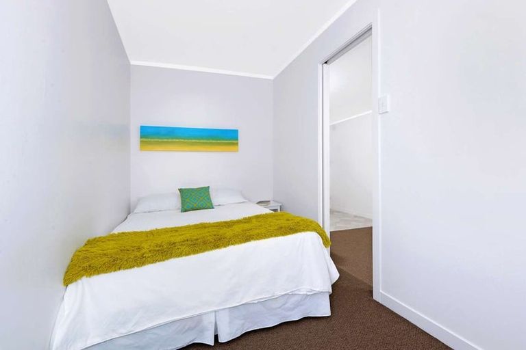 Photo of property in 24 Tiri Tiri Road, Birkdale, Auckland, 0626