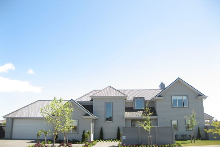 Photo of property in 2 Coolspring Way, Redwood, Christchurch, 8051