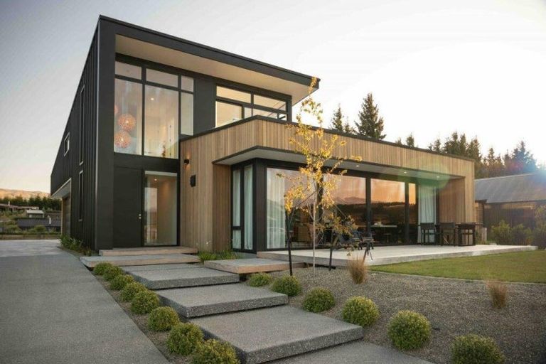 Photo of property in 14 Robrosa Street, Wanaka, 9305